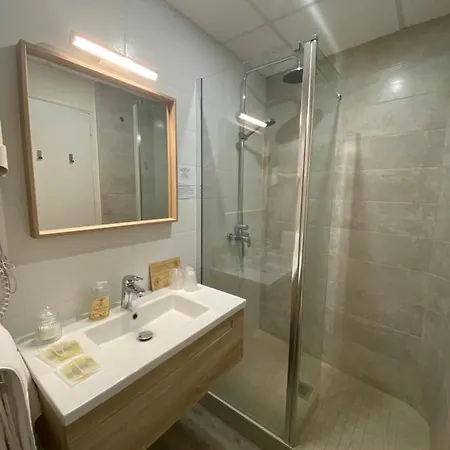 Hotel Grand De La Poste 2*